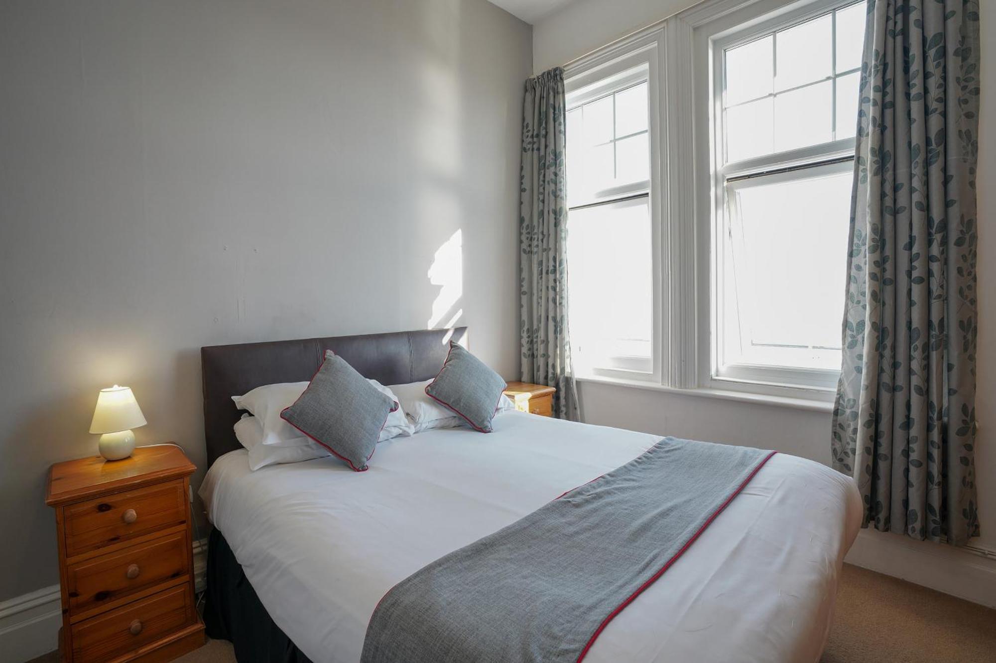 Oyo Shanklin Beach Hotel Εξωτερικό φωτογραφία