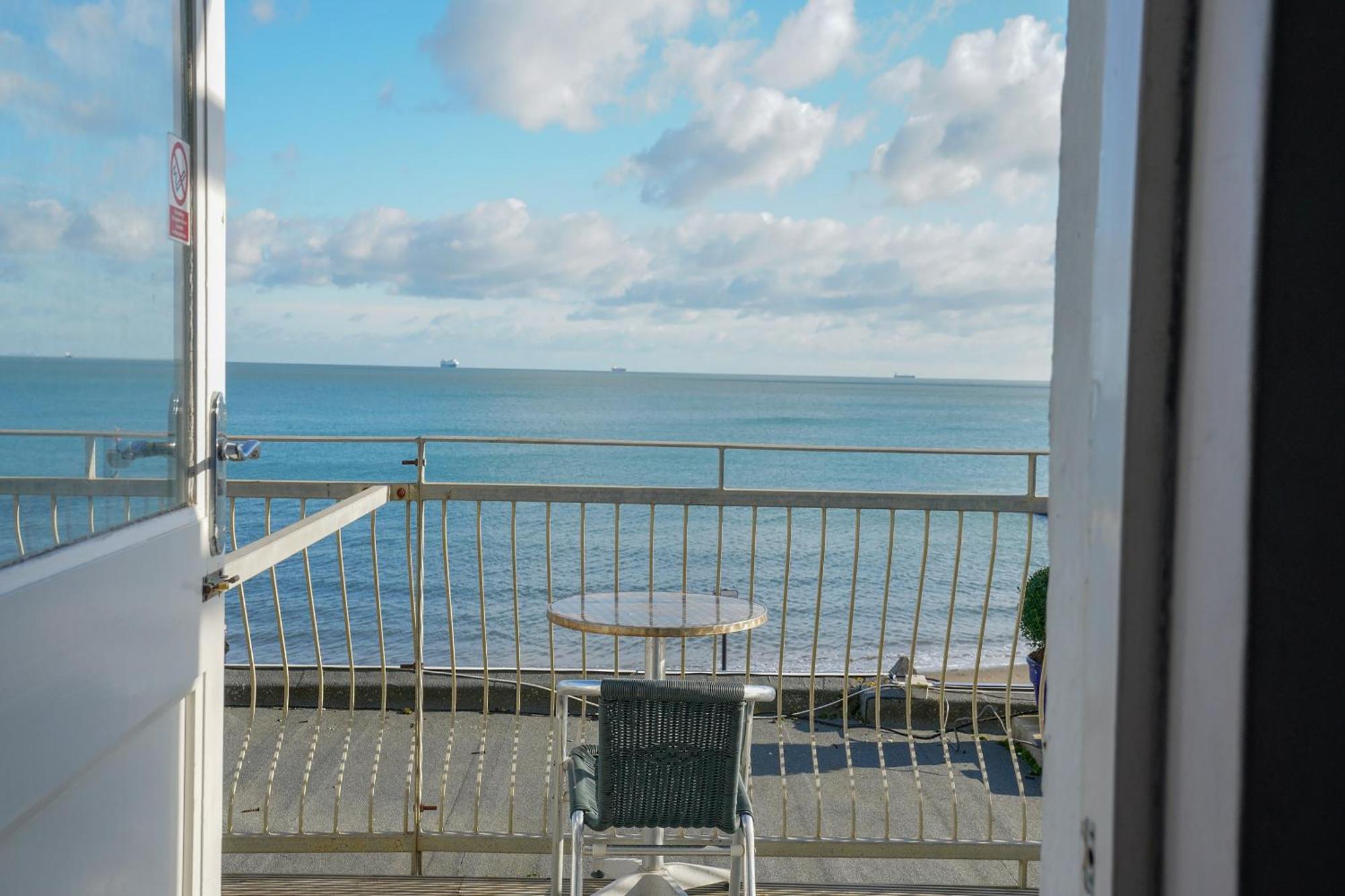 Oyo Shanklin Beach Hotel Εξωτερικό φωτογραφία